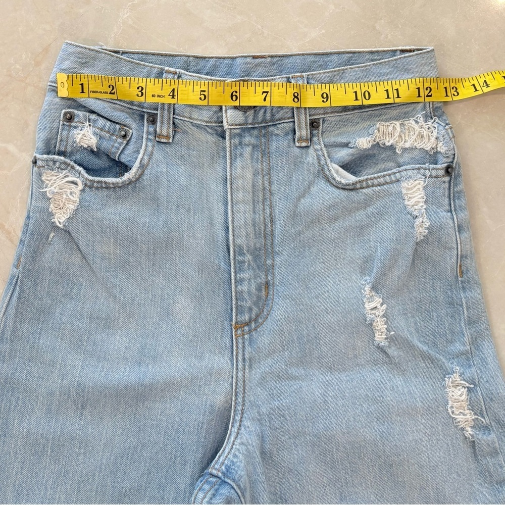 CARMAR Distressed High-Rise Boyfriend Jeans Light Wash Size 24 Wide Leg 5 Pocket - Picture 7 of 10